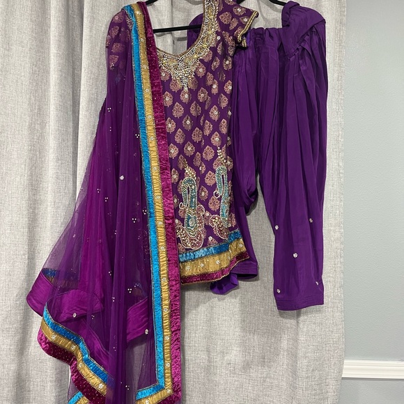 Punjabi salwar suit - Picture 6 of 7